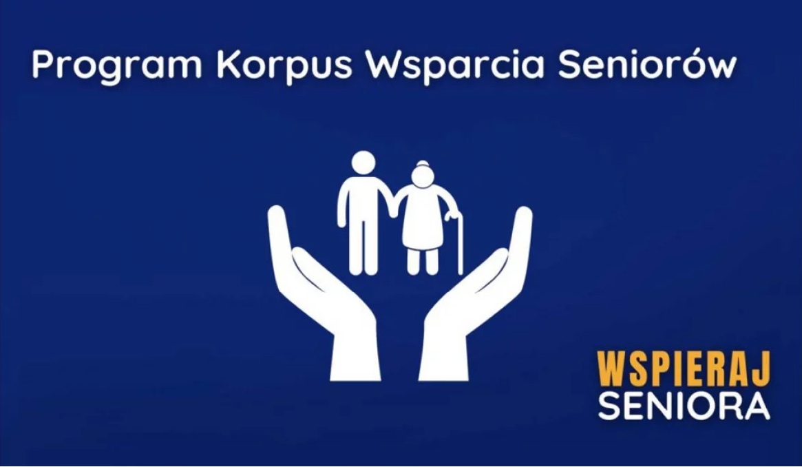 Napis Wspieraj Seniora na granatowym tle, białe rozłożone dłonie, w których są 2 starsze osoby.